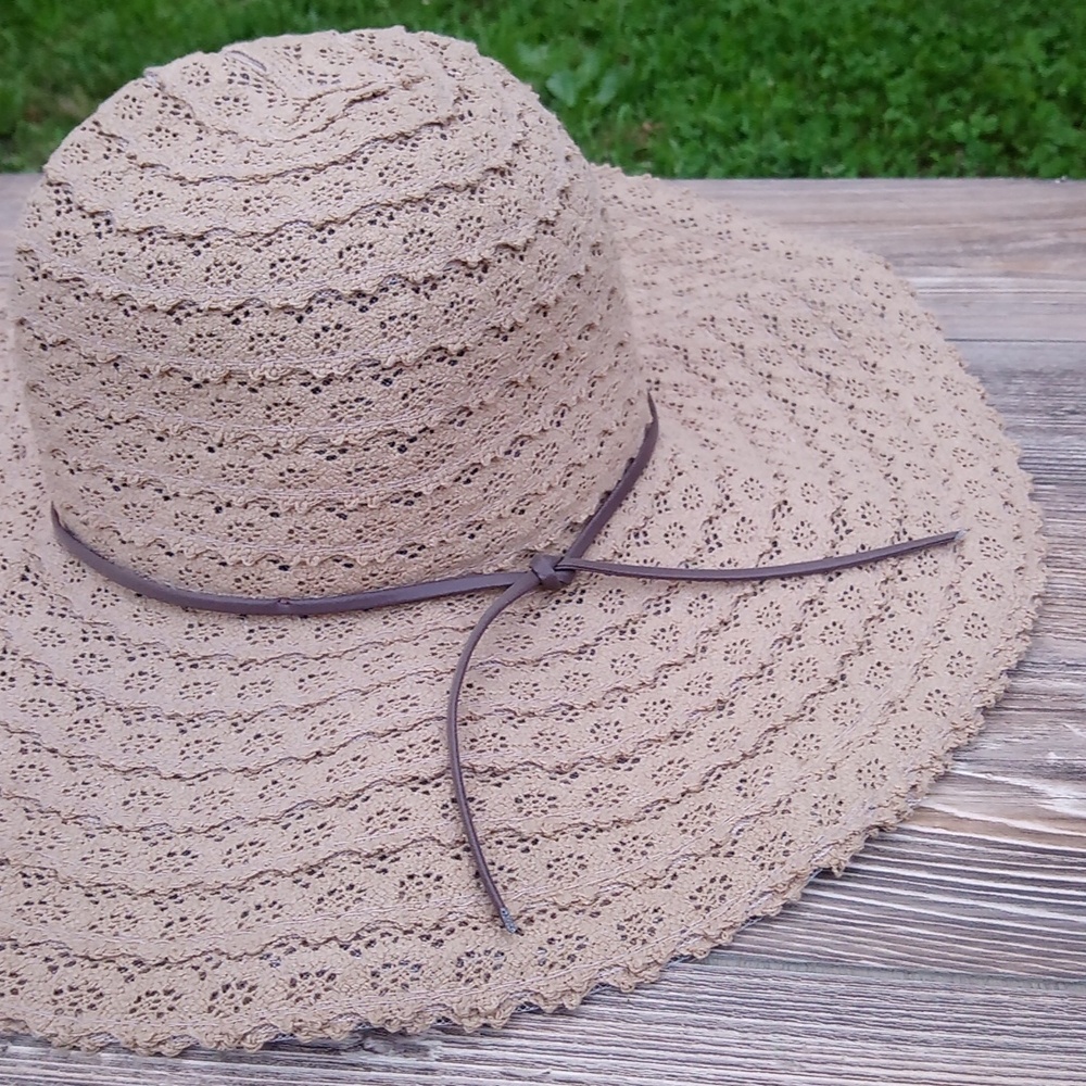 Chic Adjustable Bendable Straw Sun Beach Pool Hat… - image 2